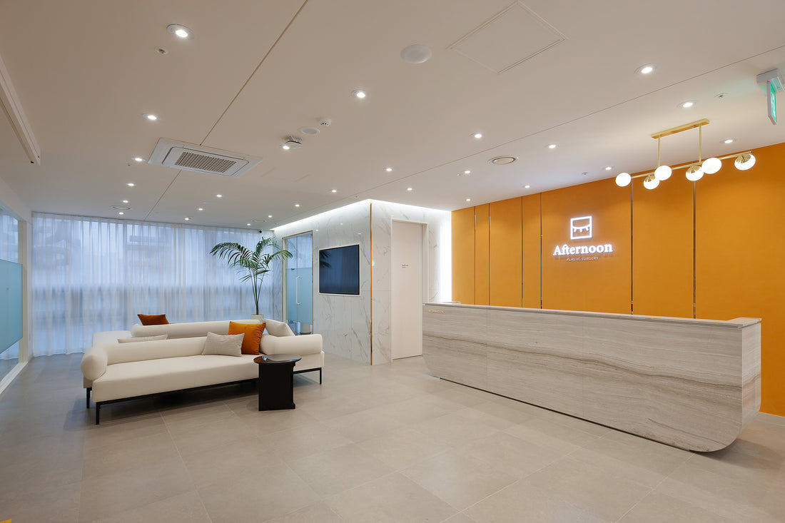 Afternoon plastic surgery desk Image